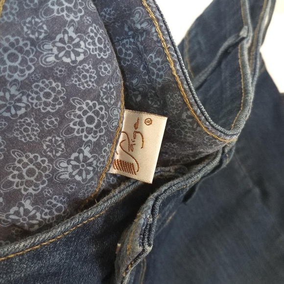 **SOLD** Paige Holly Petite Boot Cut Jeans - Picture 6 of 8